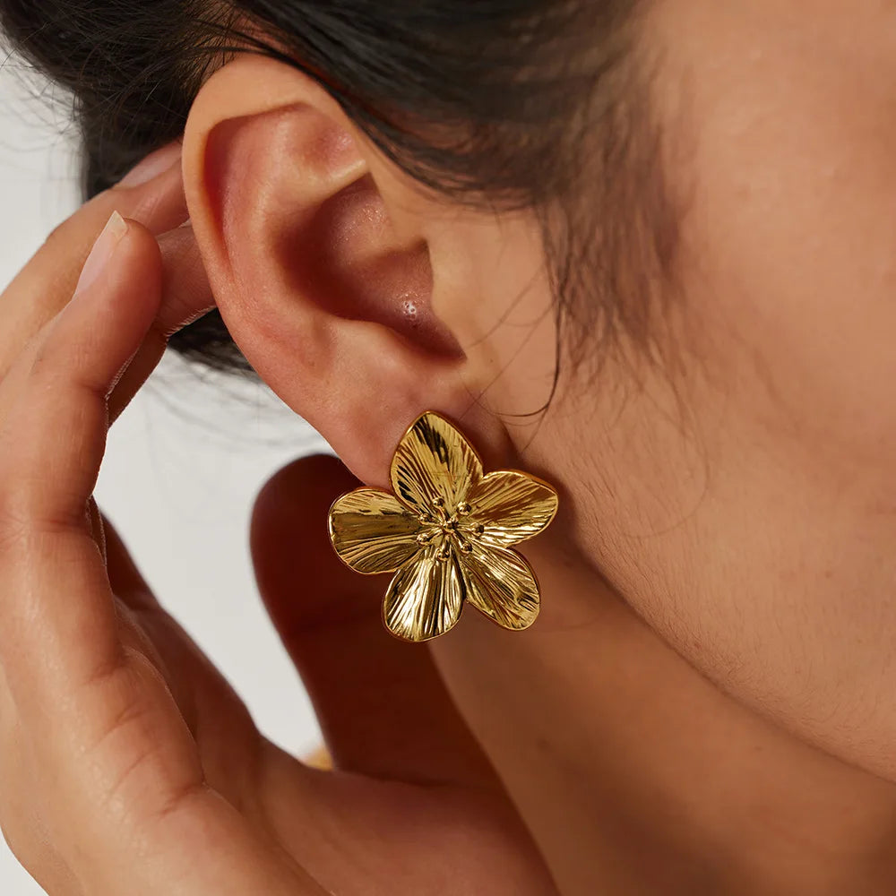 Gold Flower Stud Earrings – Vintage 18K Gold Plated