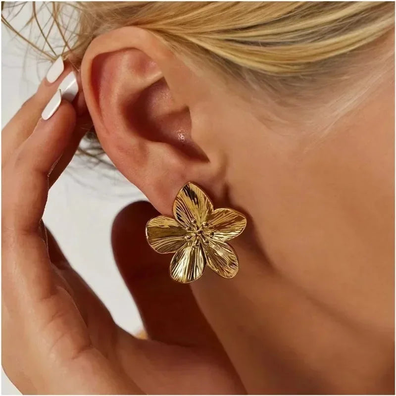 Gold Flower Stud Earrings – Vintage 18K Gold Plated