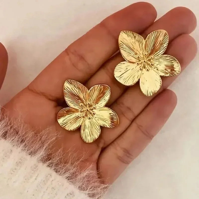 Gold Flower Stud Earrings – Vintage 18K Gold Plated