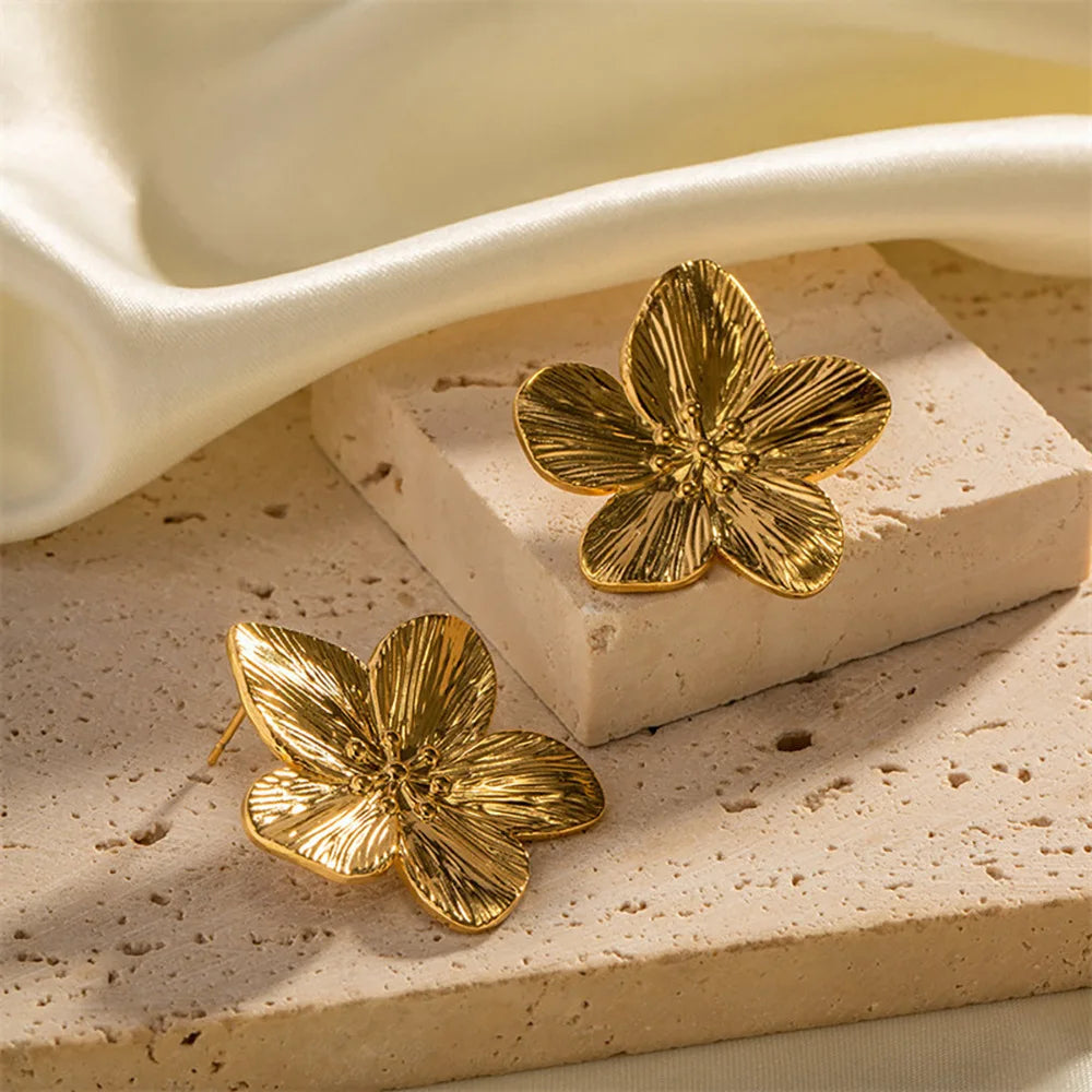 Gold Flower Stud Earrings – Vintage 18K Gold Plated