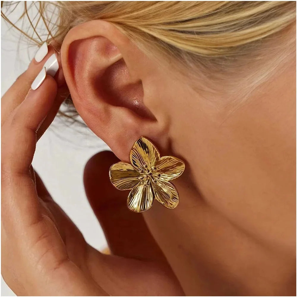 Gold Flower Stud Earrings – Vintage 18K Gold Plated